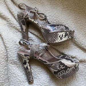 Snake platform heels